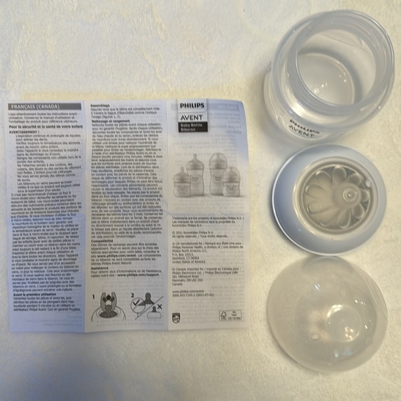 NWT 8 Baby Bottles And a Pack of 10 Breast Milk Storage Bags - Picture 15 of 15